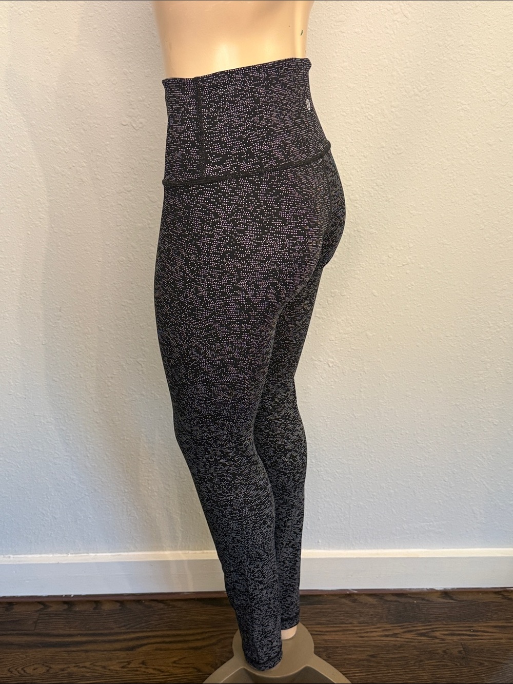 Lululemon Wunder Under Hi-Rise Tight (Full-On Luxtreme 28" size 4
